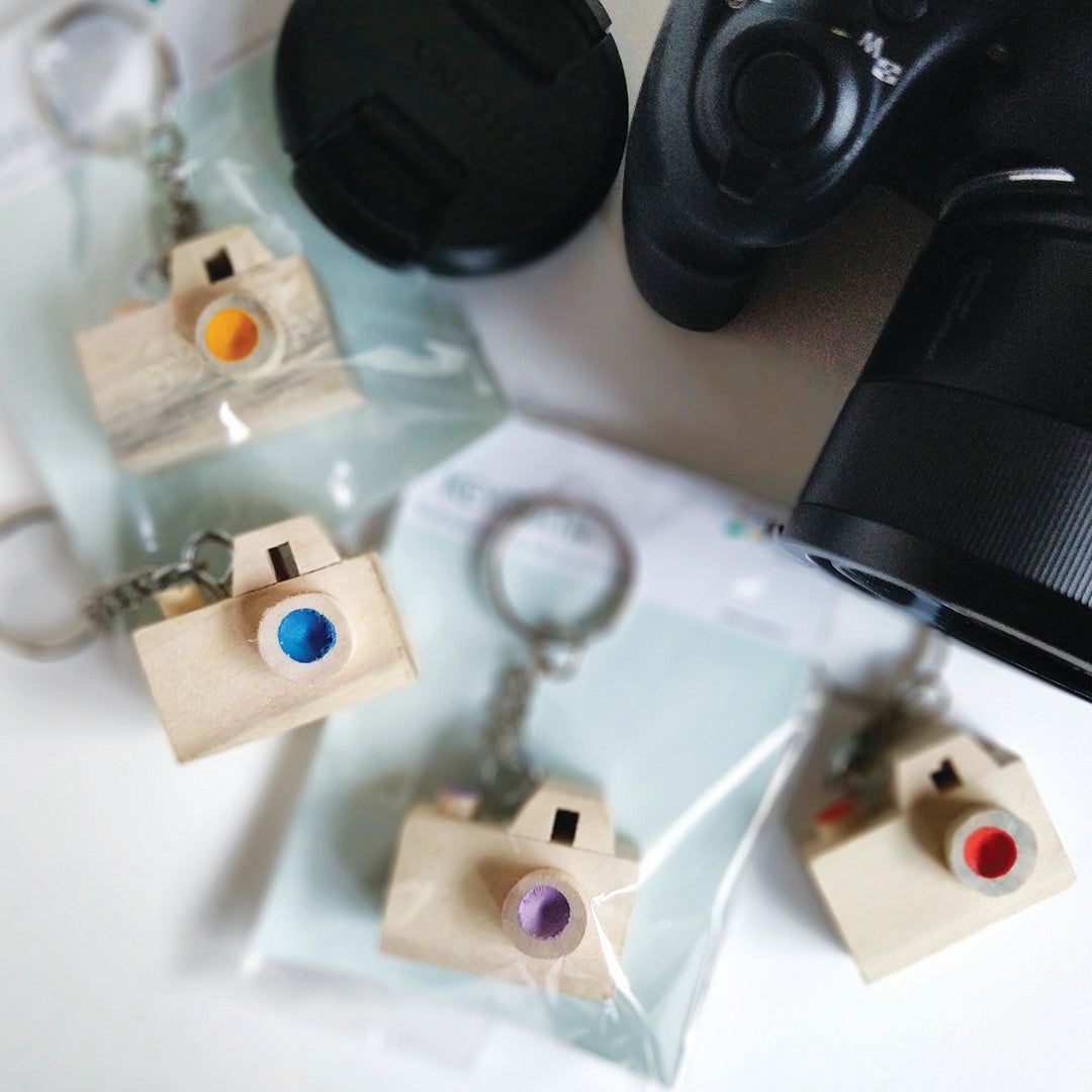 IVEI Wooden Camera Shaped Keyring Set of 5