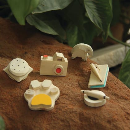 IVEI Cute Wooden Miniature Magnets - set of 6