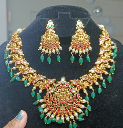 Jadau Kundan Necklace Set in Gold Finish With Hanging Monalisa Beads and Pearls with a Pair of Matching Earrings