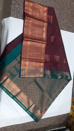 Woven, Solid/Plain Pure Silk Saree Maroon color saree with distumper color pallu