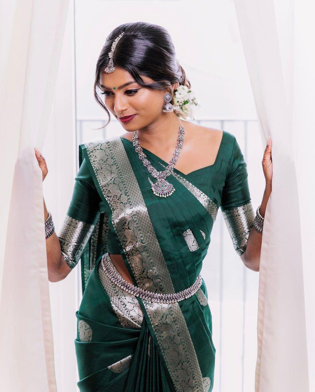 Buy Green Sarees for Women by VARJA Online | Ajio.com