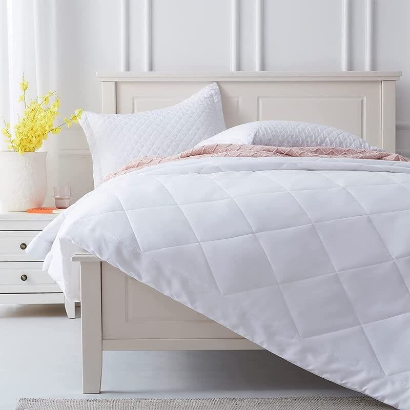 CULTIVER Lightweight All Weather Comforter Ultra Soft Quilt