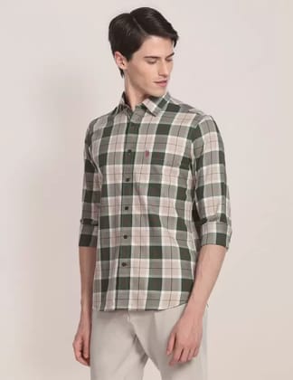 Men Regular Fit Checkered Spread Collar Casual Shirt