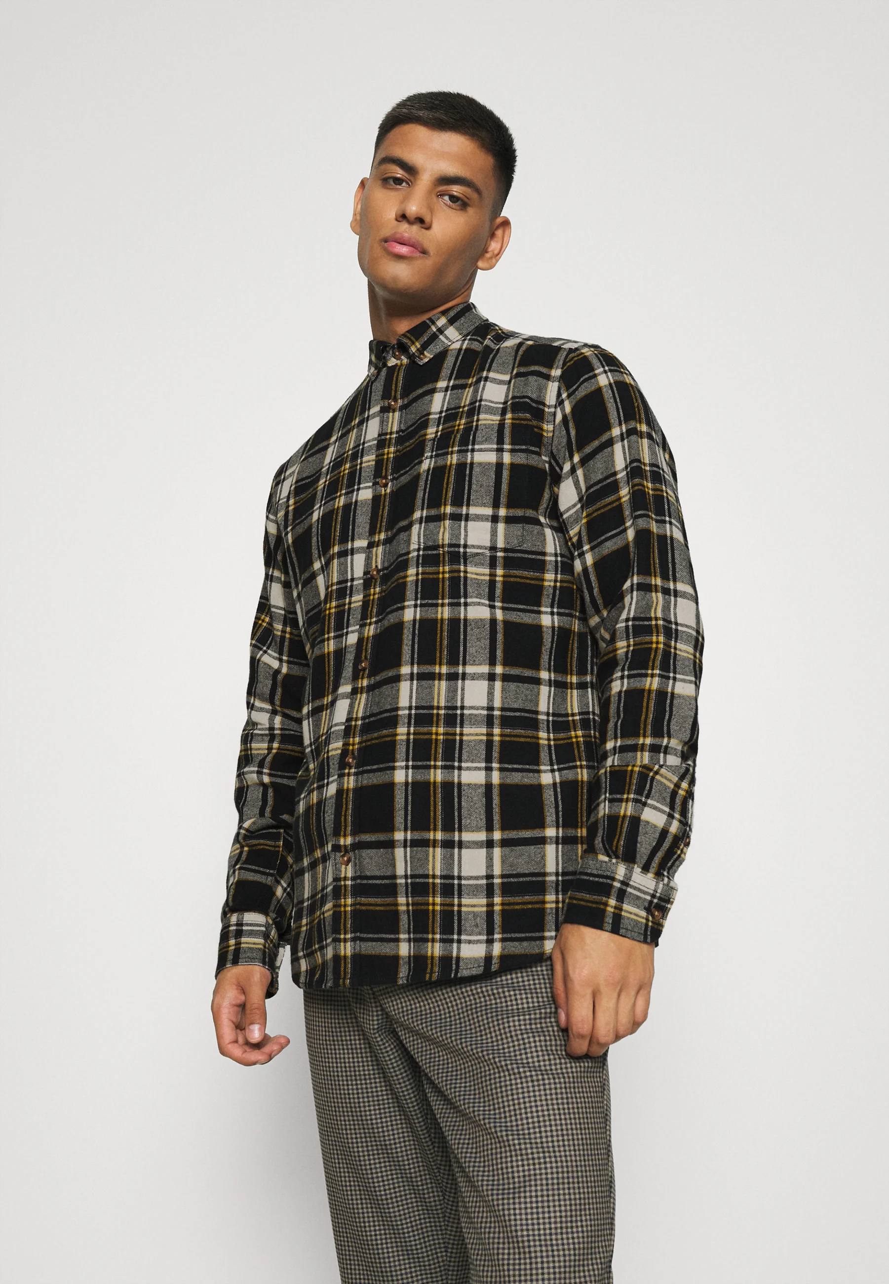 Genuine Men's Casual Solid Cotton Checks Shirt