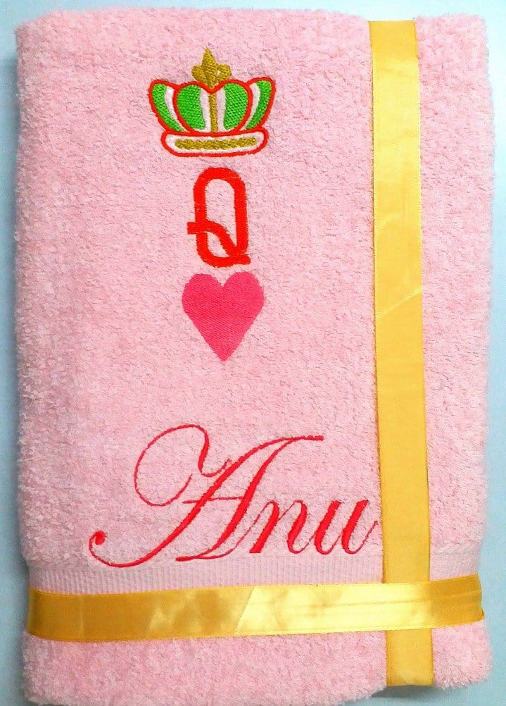 TurtleLittle, Cotton, Queen of Hearts on Pink Personalised Kids Bath Towel, 500 GSM (Set of 1, Pink)