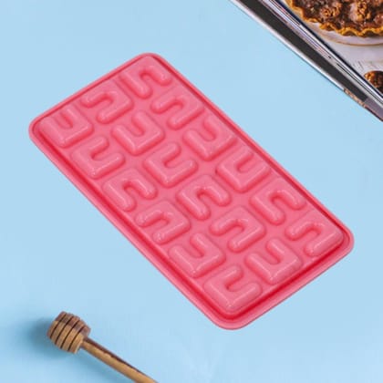 Arshalifestyle  Maze shape chocolate mold tray cake baking mold Flexible silicone chocolate making tool