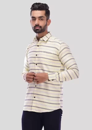 Men Regular Fit Striped Spread Collar Casual Shirt