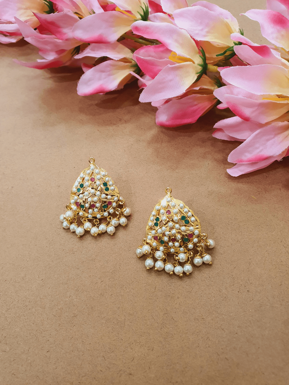 Jadau Paan Shape Studs