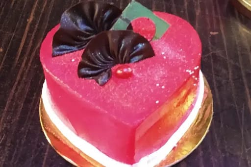 Anniversary special love cake strawberry 3 k.g