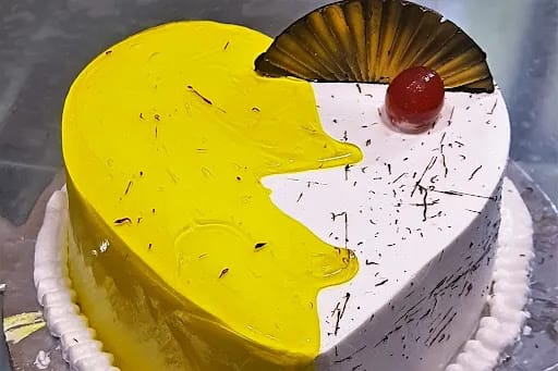 Anniversary Special Heart Shape Cake || Eggless Pineapple Cake ||  Anniversary Cake || Eggless Cake - YouTube