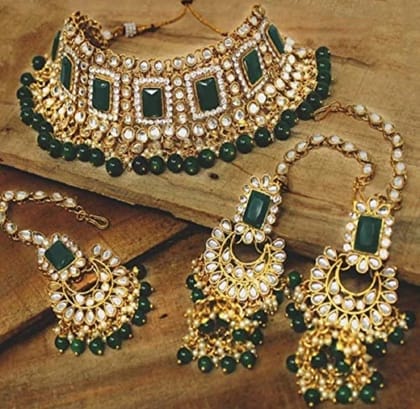 Classic Design Gold plated Green Color Choker Necklace Earring with maangtikka set for women