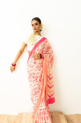 Makkhi Check  Rani-Peach Batique Print Saree