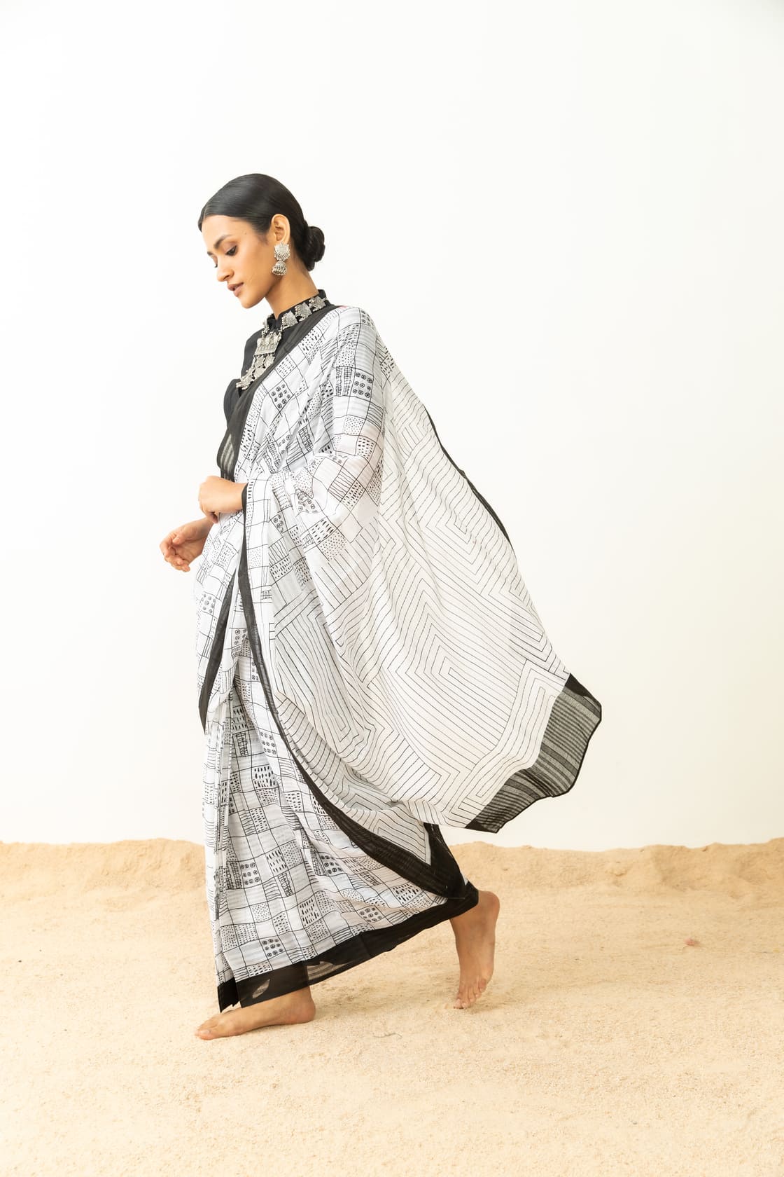 Black & White Cotton Printed Saree