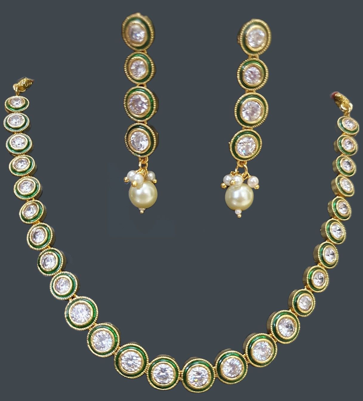 Kundan emerald single layered necklace