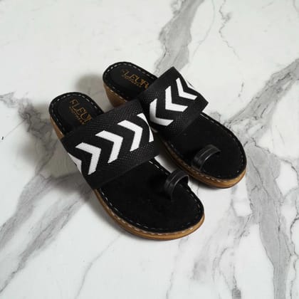 PLATFORM SANDAL WITH STRETCHABLE BELT