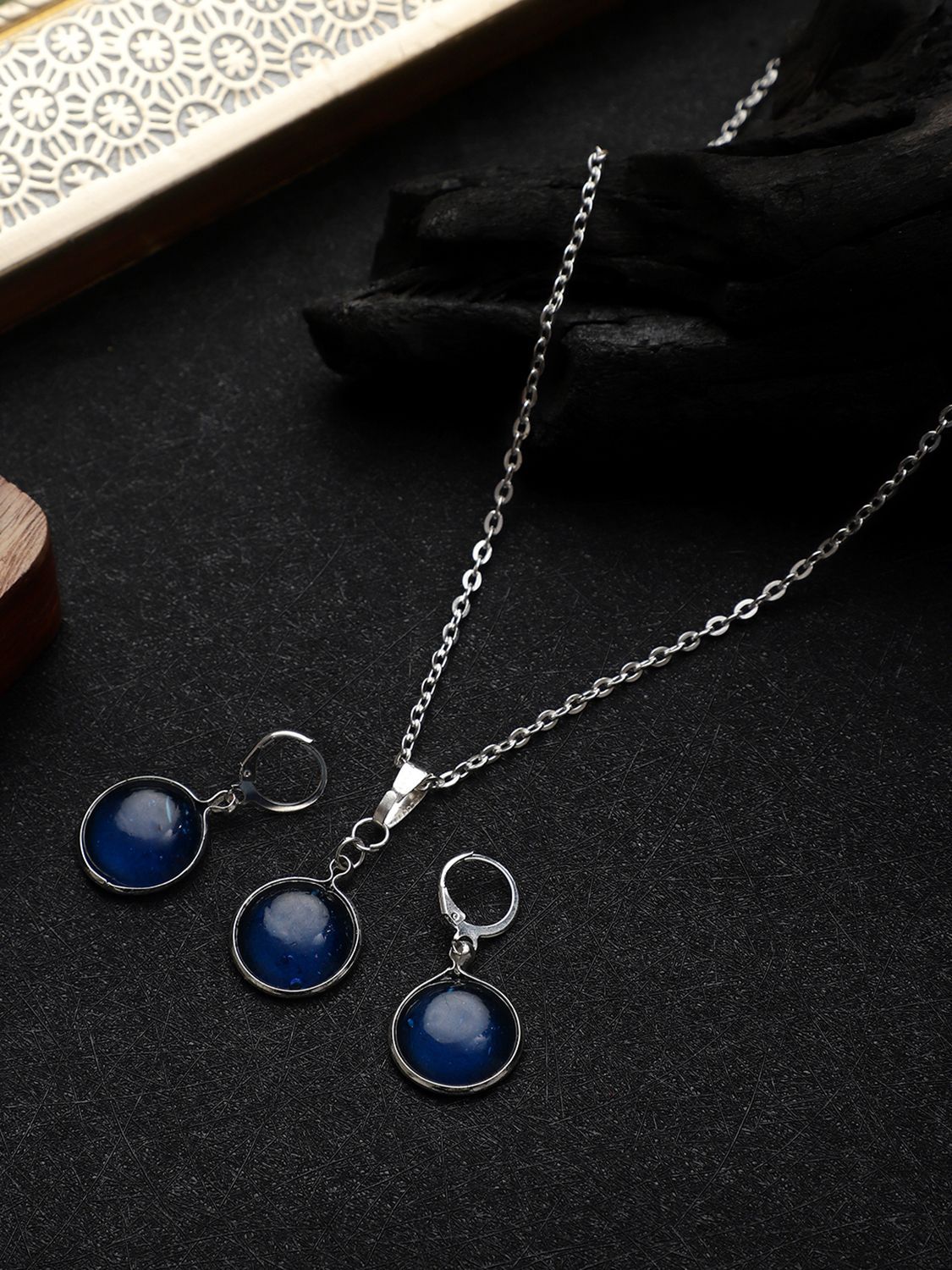 Cardinal Blue Stone Silver Color Chain Pendant & Earrings