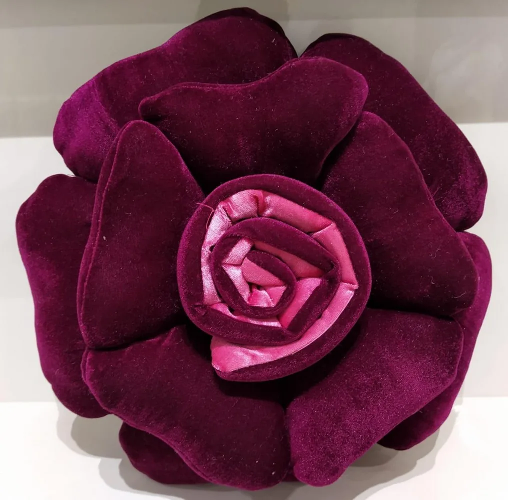 Rose petal shaped cushion, set of 2, purple