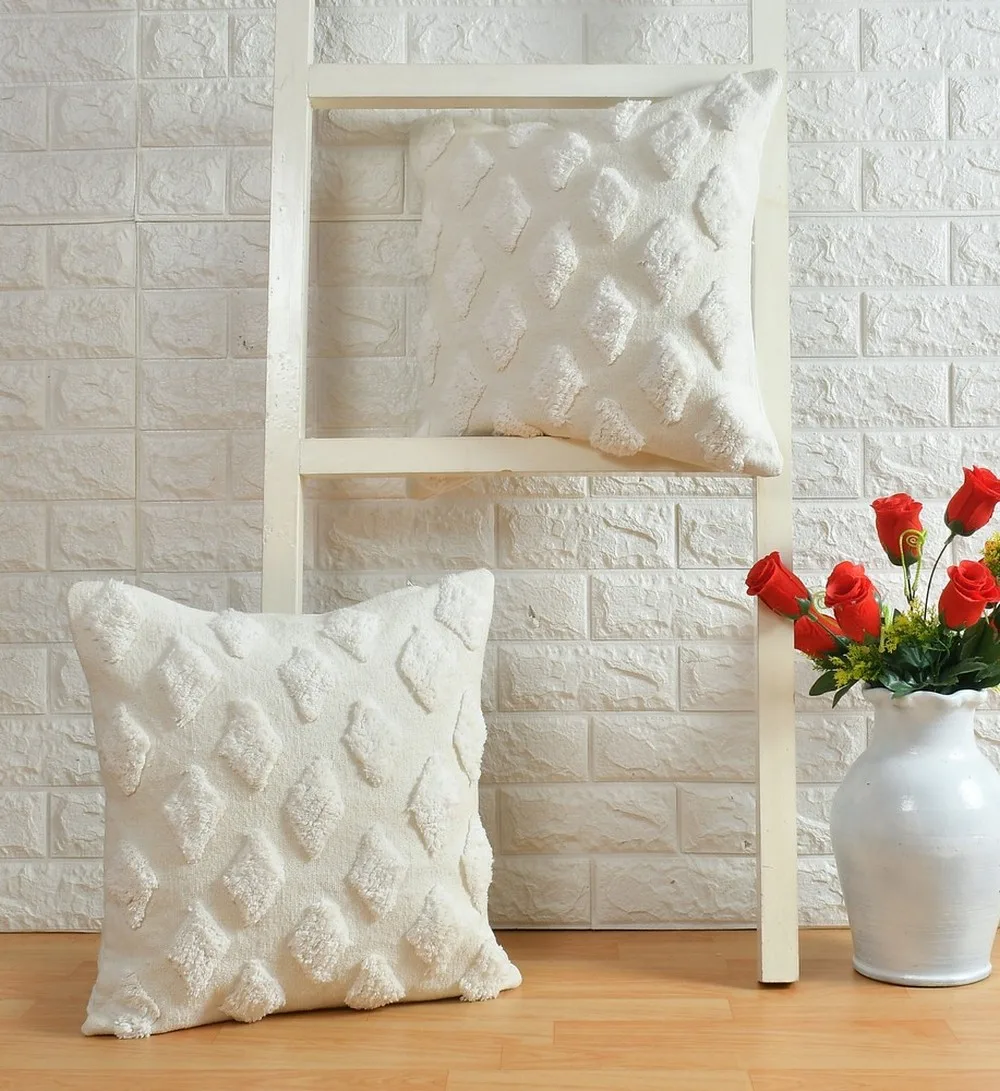 Small diamonds barfi tufted cushion cover, white, 20x20