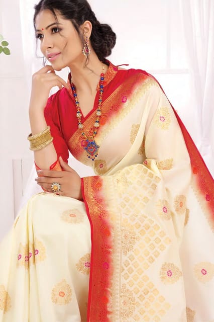 Ivory White Soft Silk Saree In Handloom Weaving With Sequins