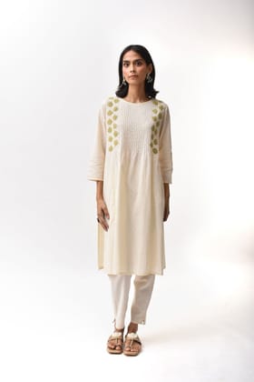 Arrosa Applique Pintucks Off White Cotton Kurta