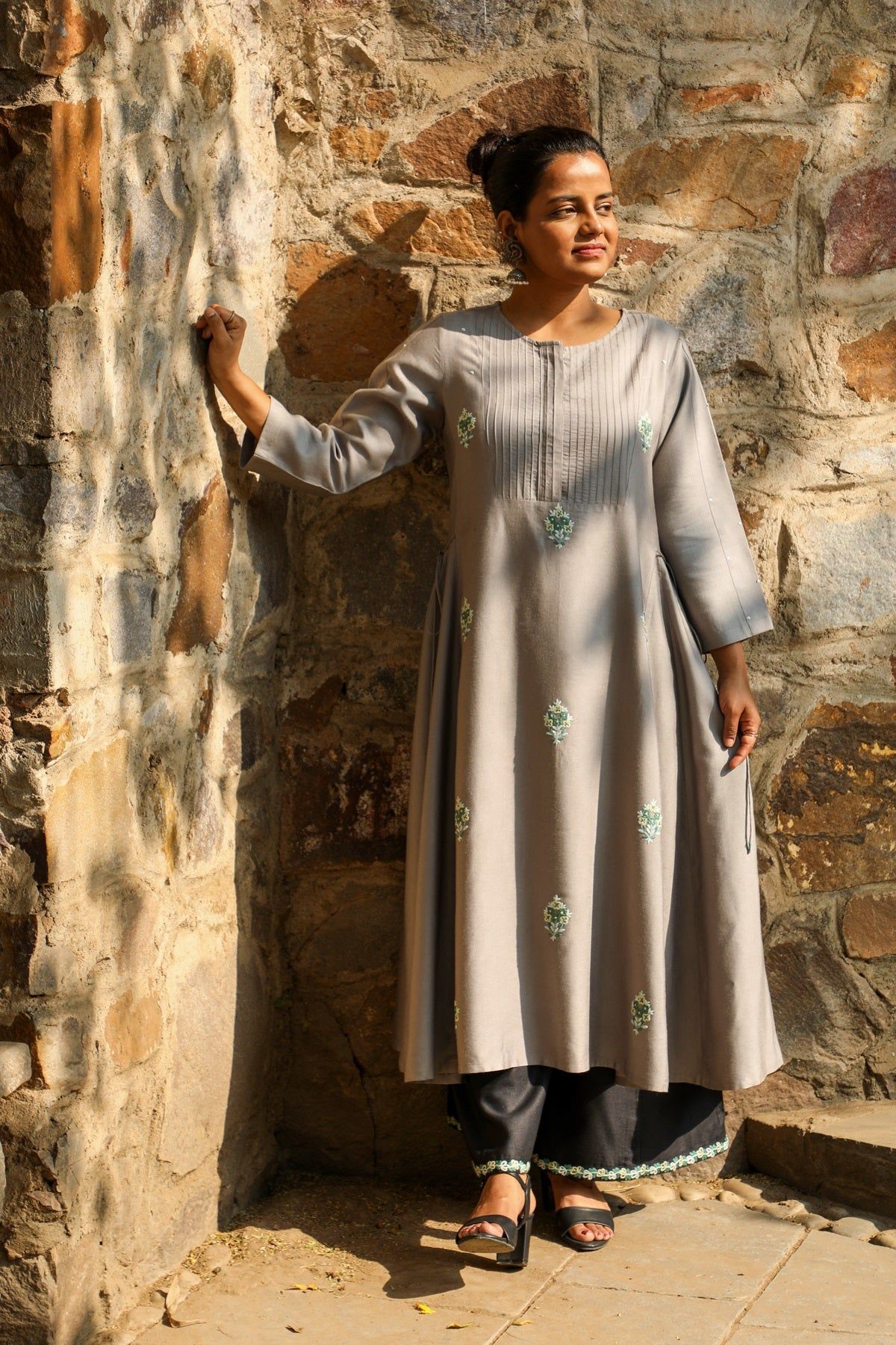 Zahrun Hand Embroidered Grey Kurta With Side Tie-Ups