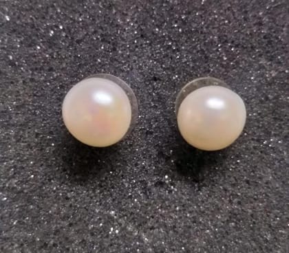 Freshwater natural pearls ear rings