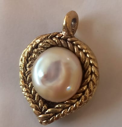 Fresh water pearl Locket