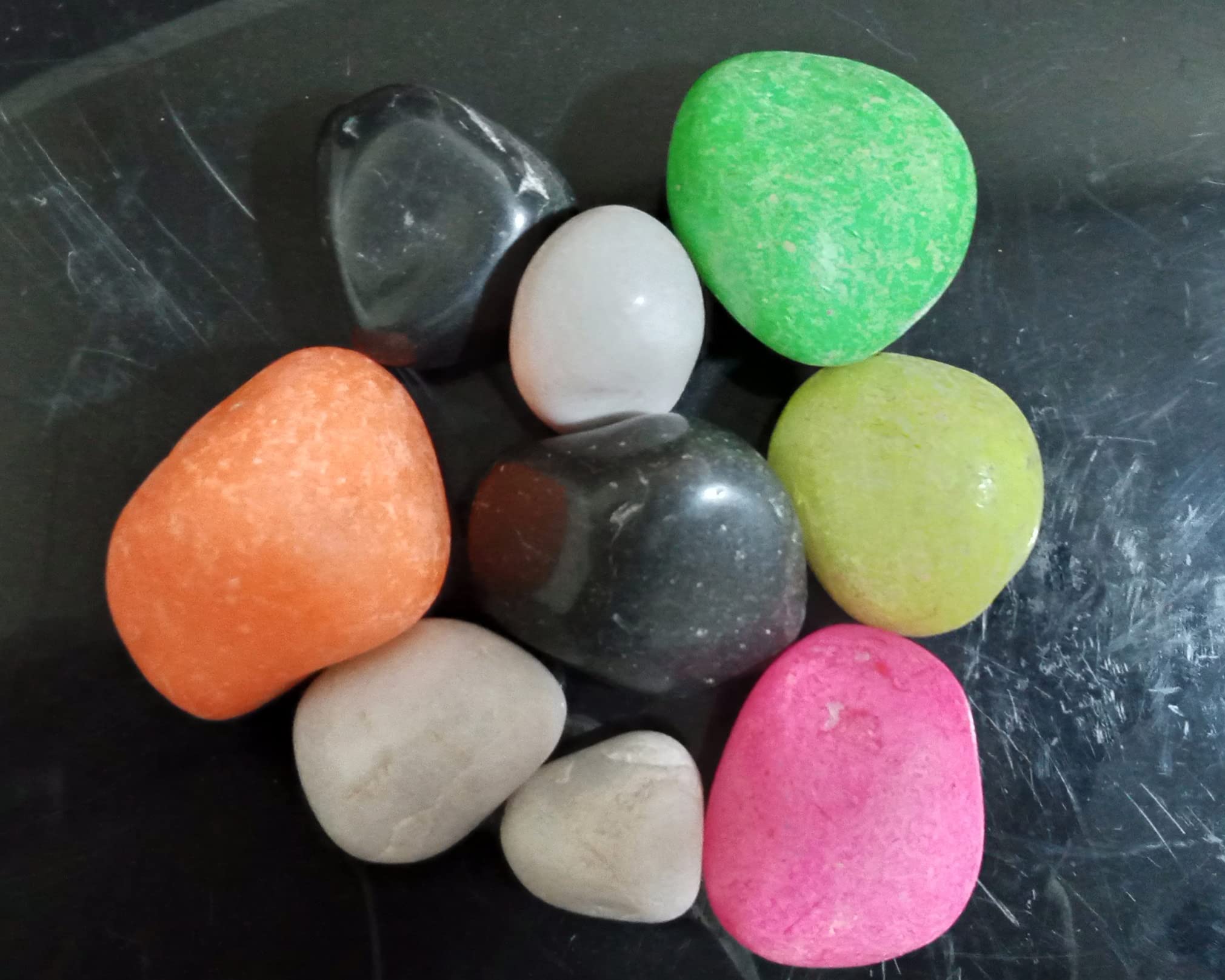 Color World Express Multicolored Pebbles Mix pack of 1 Kg (Asymmetric 3 Cm To 5 Cm Mix, Black & White + Multicolored, 1)