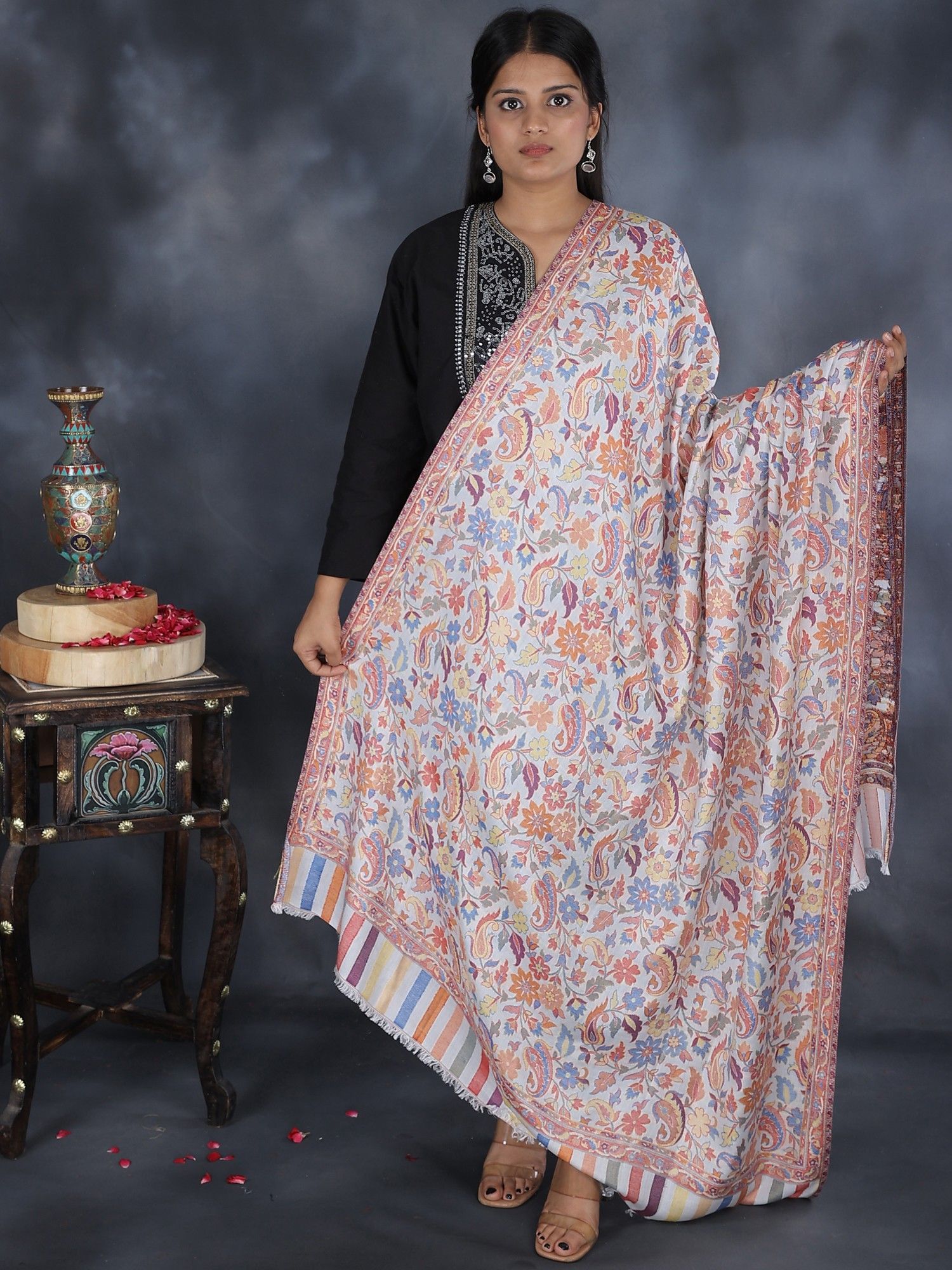 Pearl-White Kani Jamawar Stole with Woven Flowers and Paiselys in Multi-Color Thread