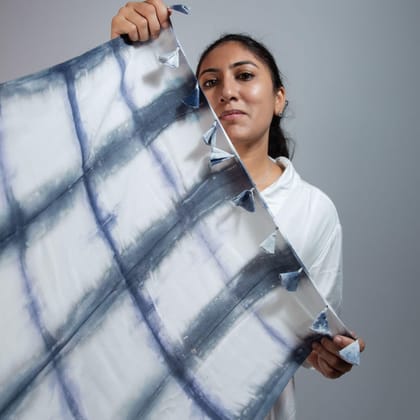 Shibori Checks Stole Grey