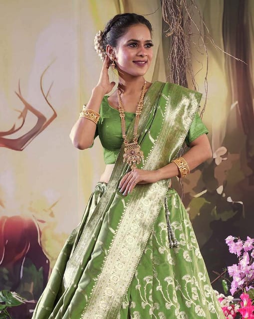 nylon.net Bridal banarasi lehenga, Size : free at Rs 7,000 / one in Delhi |  Shrimaa Banarasi Saree
