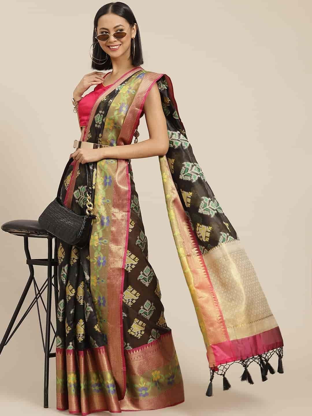 Women's Ikkat Designer Silk Saree With Unstiched Blouse Piece