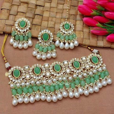 Light deals green necklace