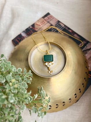 Siya gold plated pure silver pendant chain with green onyx and polki