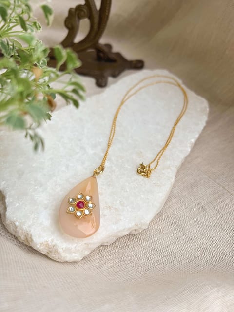 Half Pearl Half Peach Moonstone Choker | Beige Necklace | Toggle Necklace -  Shop Mermaid Secret Jewelry Necklaces - Pinkoi