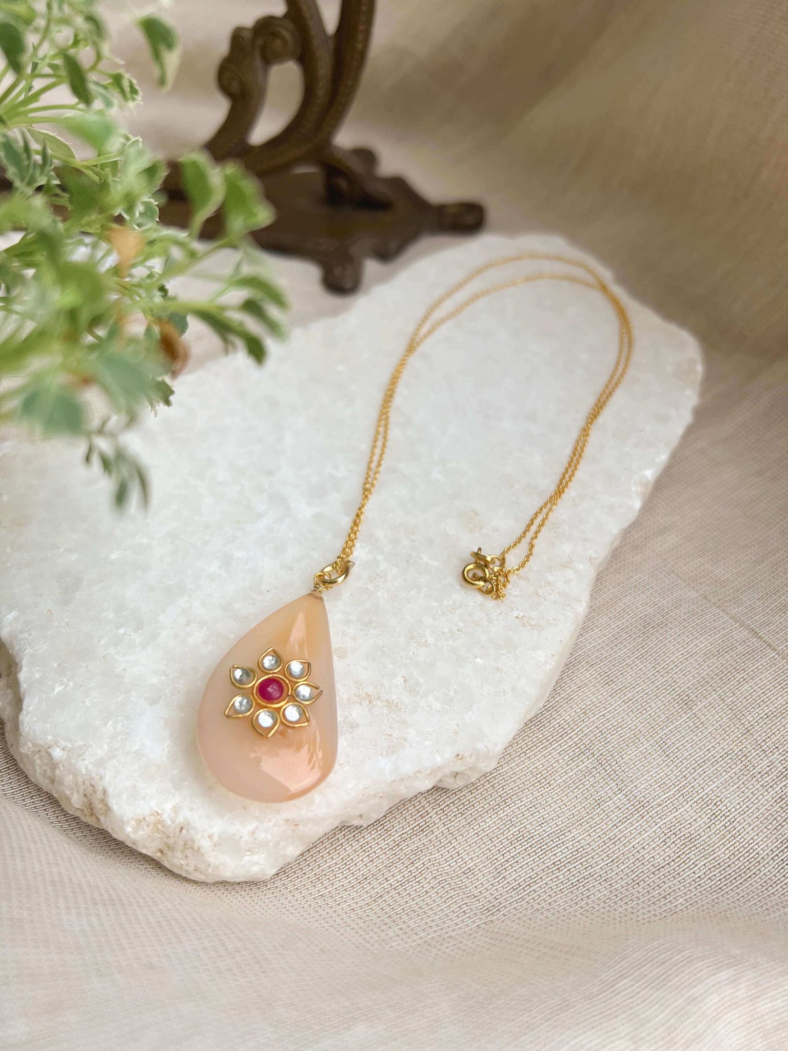 Ila gold plated silver neckchain with peach moonstone pendant