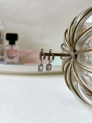 Diva mini danglers in silver with square crystal charm