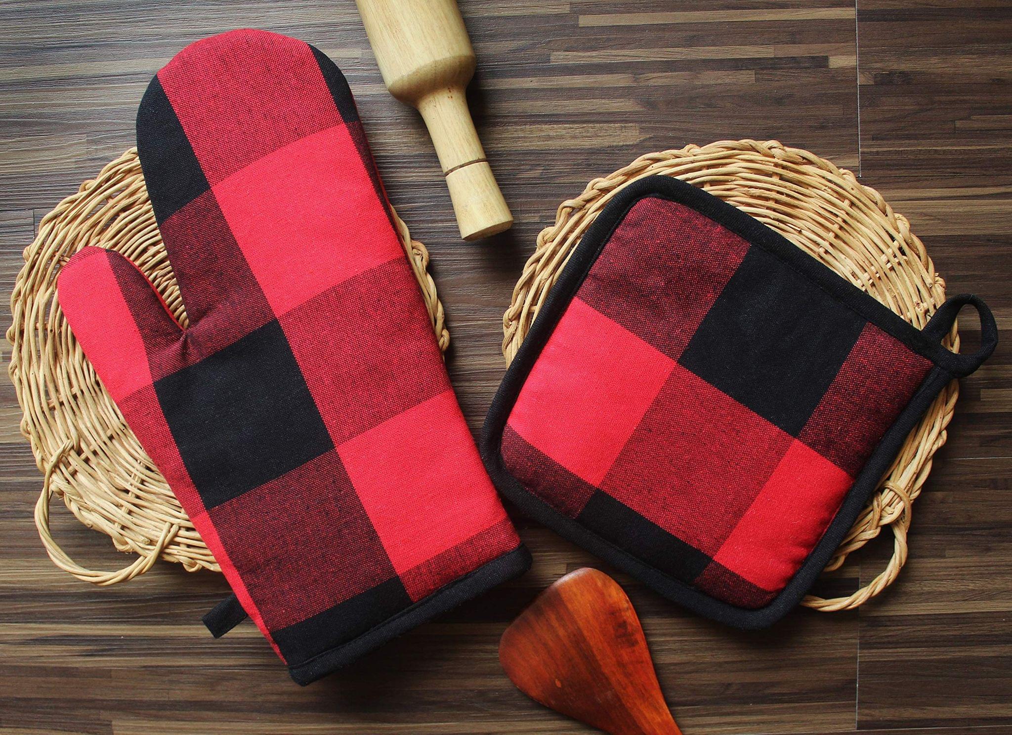 Airwill ? Cotton Designer Pattern Heat Resistant Kitchen Linens (1 Oven Mitt & 1 Pot Holder) (Black,Red)