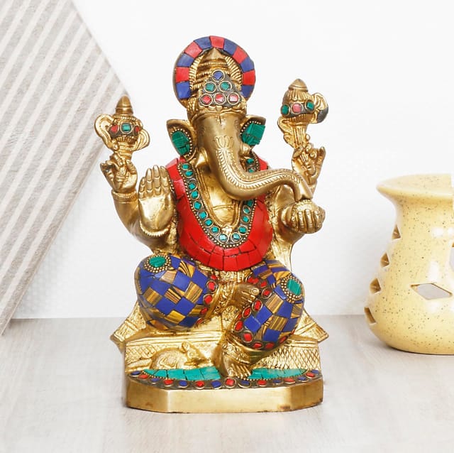 Send Ganesha Idol On Hand Gift Online, Rs.500 | FlowerAura