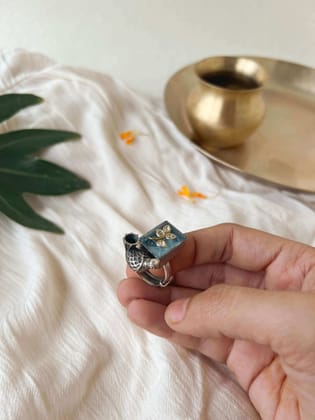 Iravat silver ring with aquamarine stone and kundan work