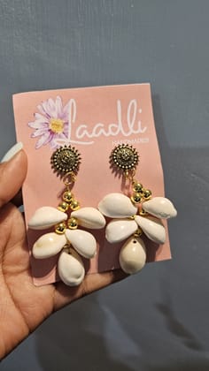 Shell and golden pearl earrings