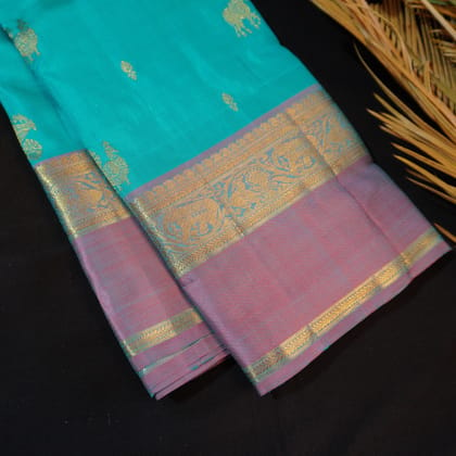 Anandha with Lavender Pure Gold Kanchipuram Silk Saree