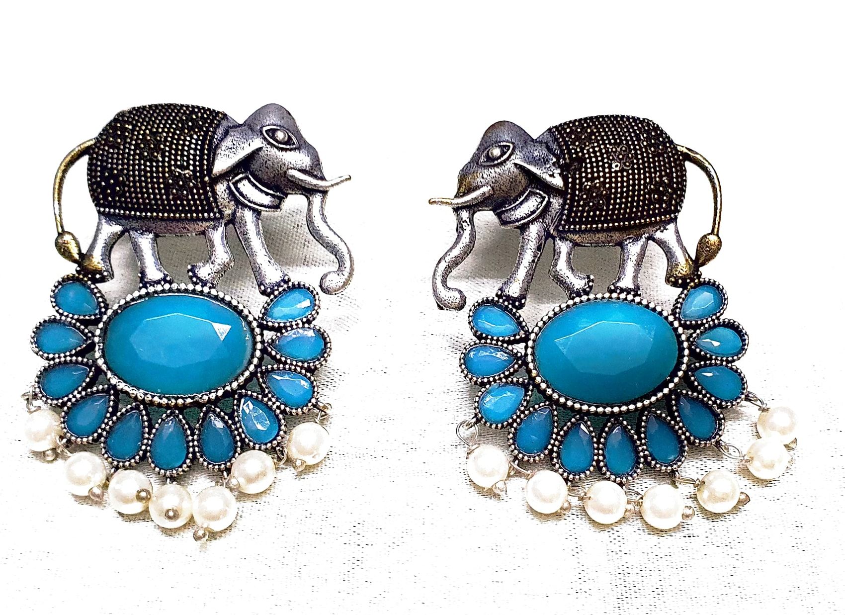 Glamvila Light Blue Stones Stud