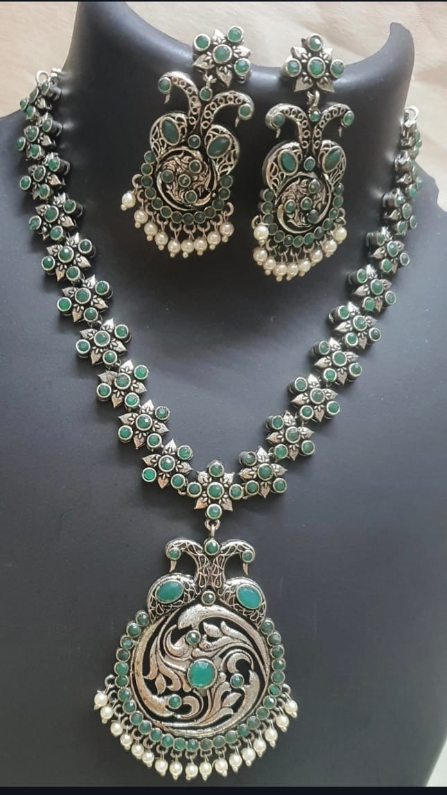 Glamvila Green Stones Jewellery Set