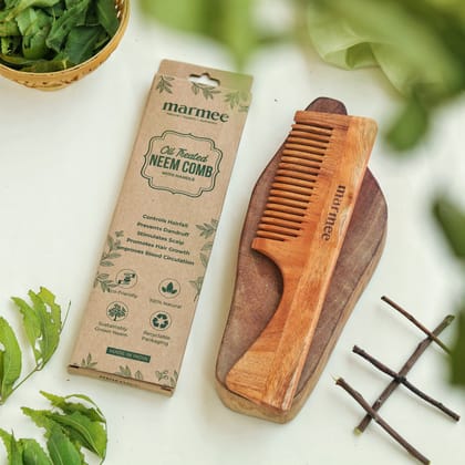 OIL TREATED NATURAL NEEM WOODEN COMB (WITH HANDLE)