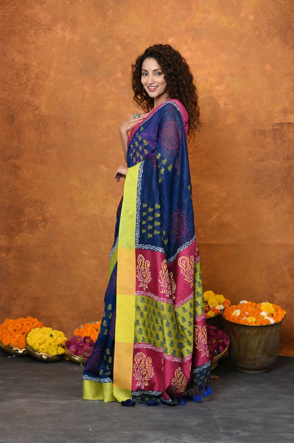 Vibrant Multicolor Linen Saree: Stunning Digital Prints for a Fashionable  Look – Luxurion World