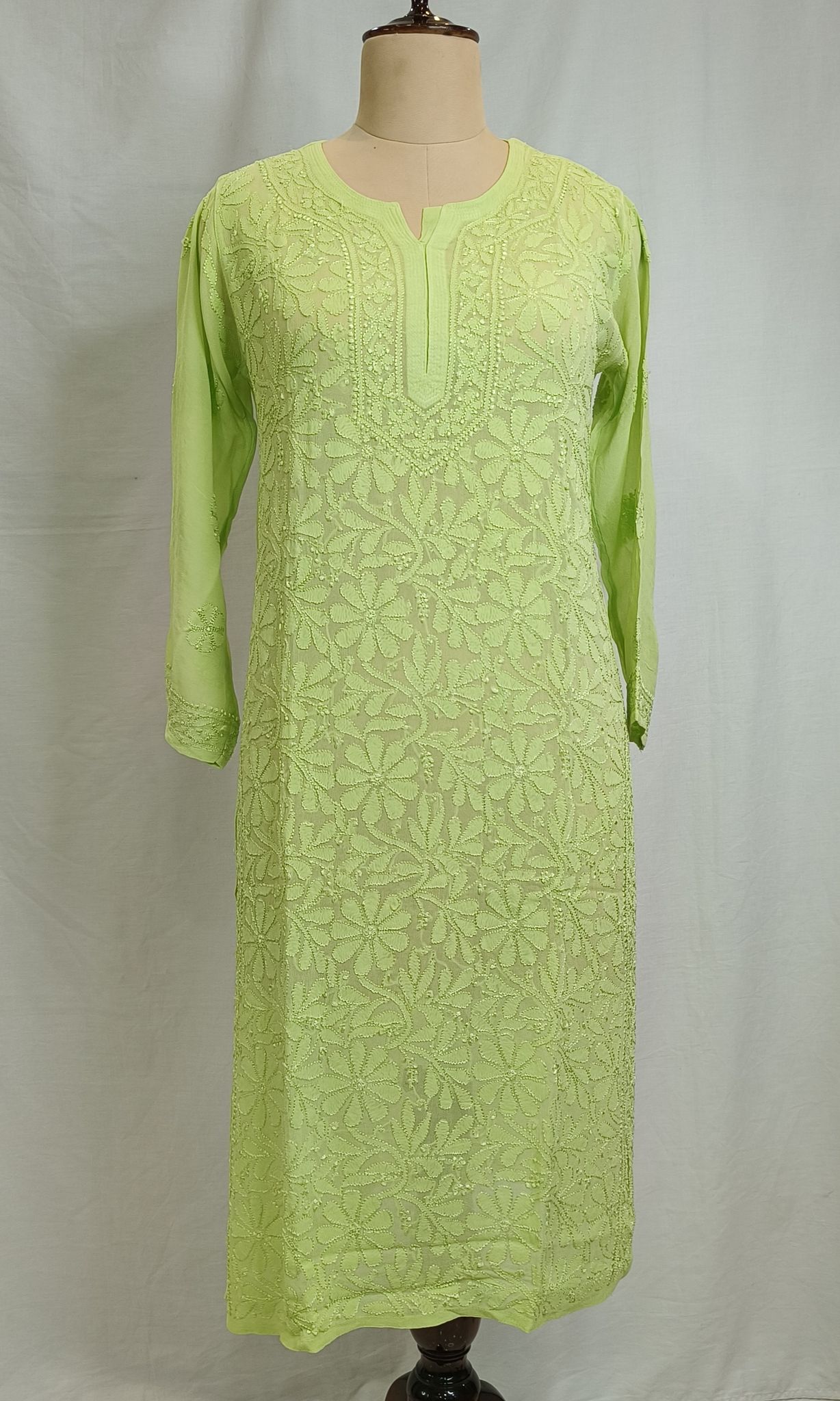 Viscos Kurti With Handicrafted Chikankari Work