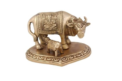 Arihant Craft� Kamdhenu Cow N Calf Idol Cow and Calf Statue Sculpture Hand Work Showpiece � 6.9 cm (Brass, Gold)