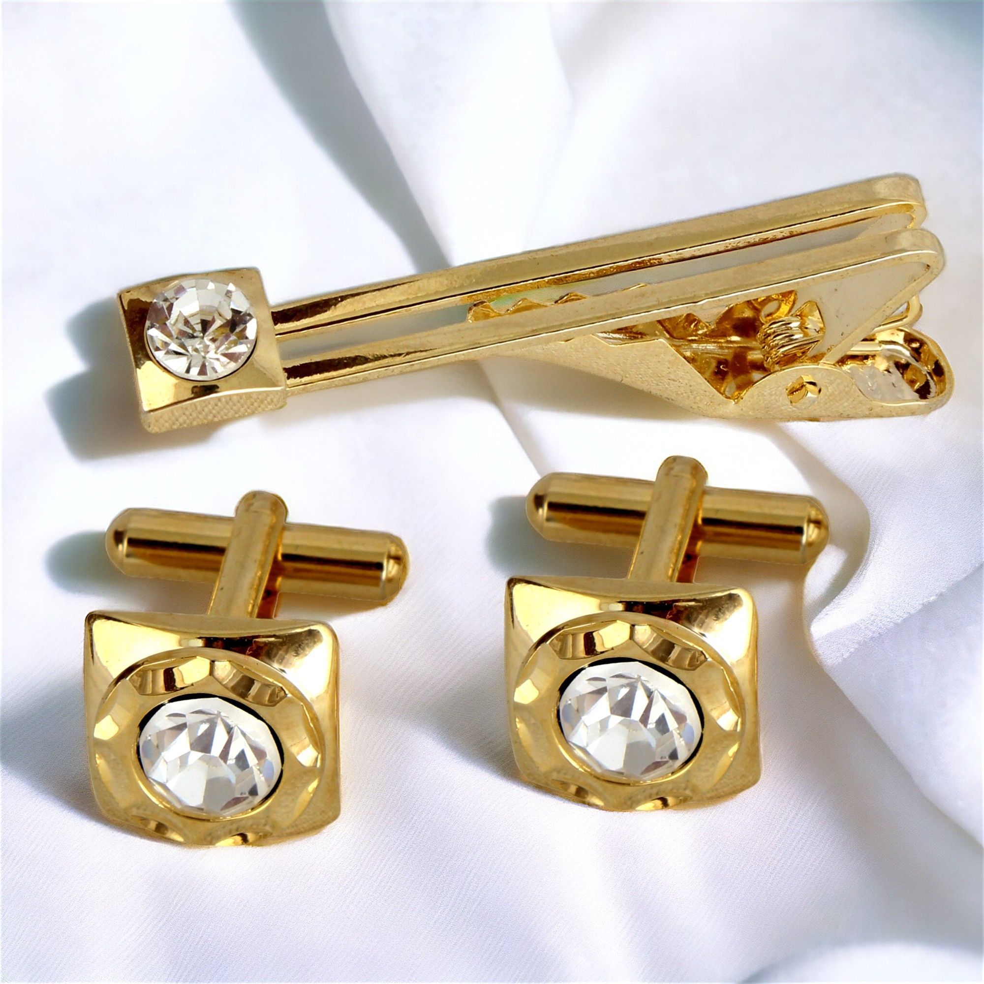 LUCKY JEWELLERY Unique White Color Golden Plated Formal Wedding Shirt, Suit, Blazer Cufflinks Pair Set for Men.(294-M4C5-DC7M2SY)