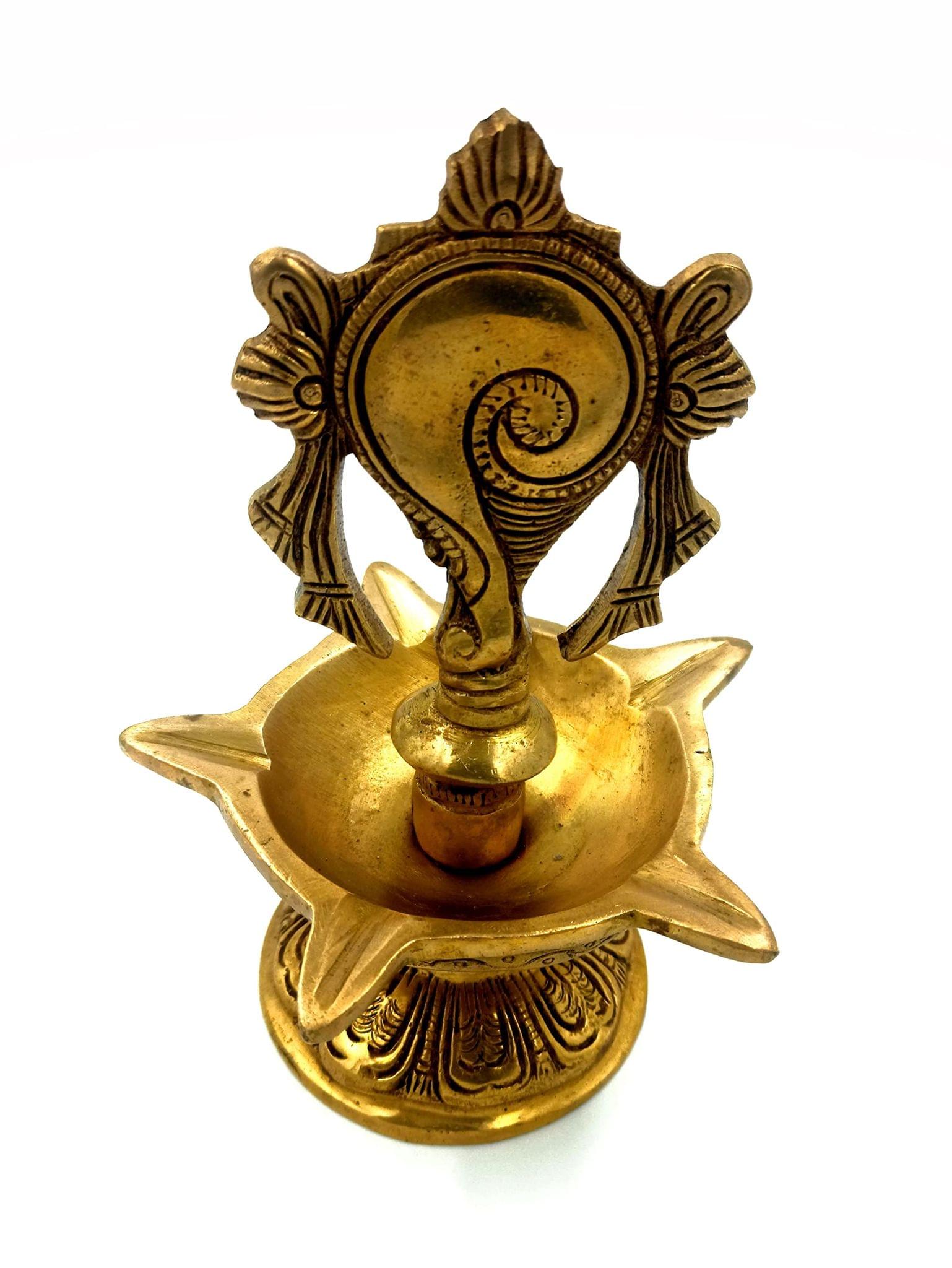 Arihant Craft� Brass Shankha Villaku, Shankh Traditional Oil Lamp for Pooja, Aarti, Showpiece Hand Work � 17 cm (Brass, Gold)